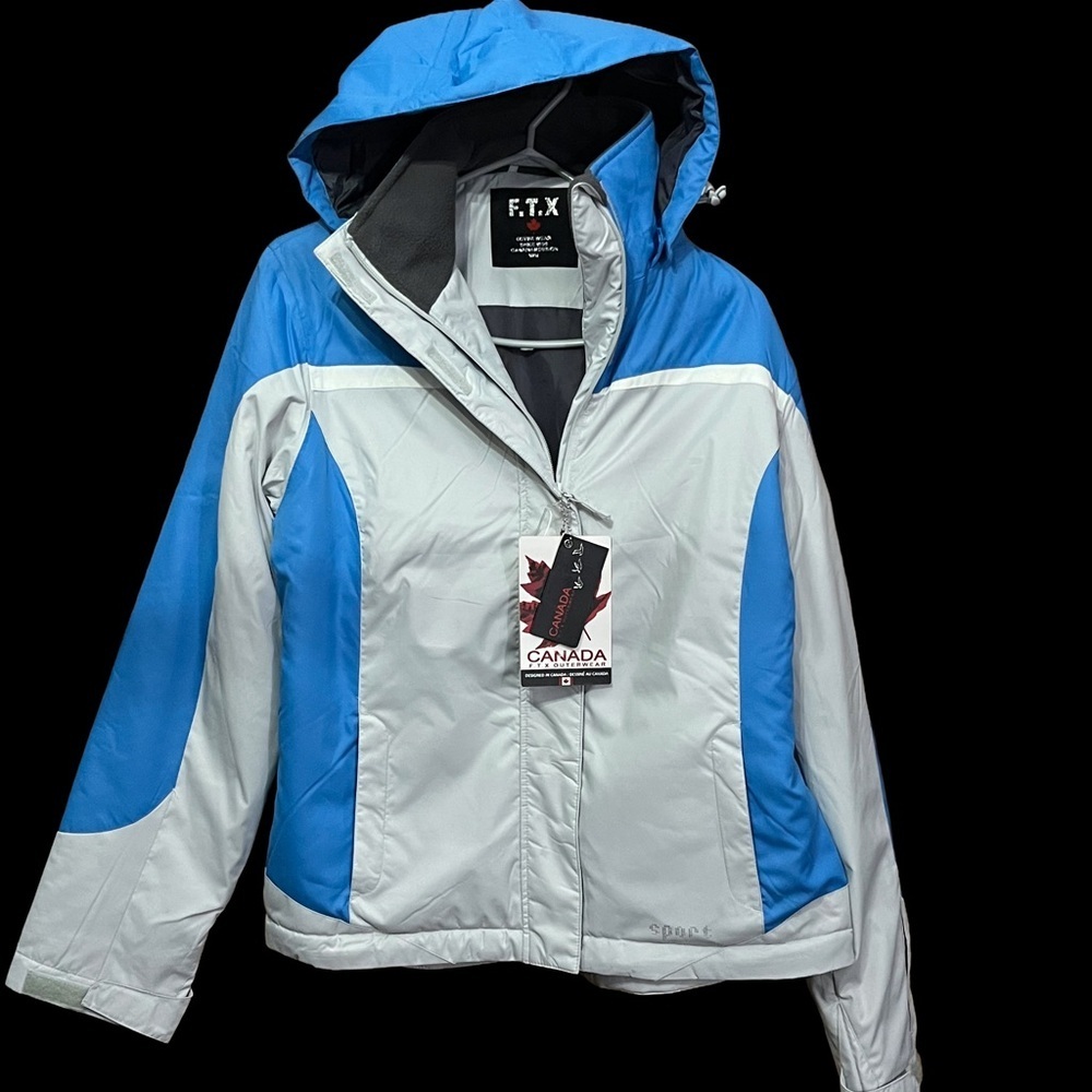NWT Women’s Winter Coat, Canada Outerwear w/ water, resistant shell size medium